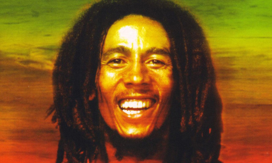 Bob Marley: Huyền thoại nhạc reggae chỉ một lần có sản phẩm lọt top 10, chính là album nổi tiếng Rastaman Vibration phát hành năm 1976. Ngoài ra, ông còn có một album nổi bật khác là Legend: The Best of Bob Marley and the Wailers, dù có doanh thu lớn nhưng cũng chỉ vươn lên được vị trí 54 trên bảng xếp hạng Billboard 200.