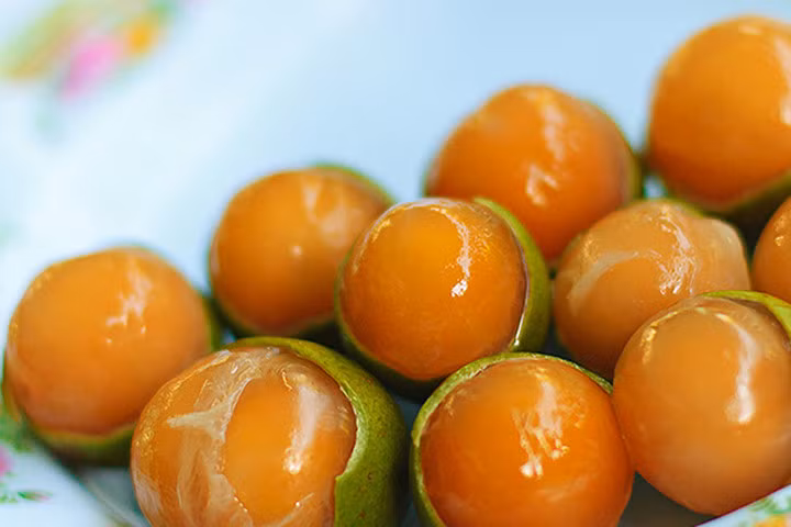 Quả chanh kỳ lạ ruột vàng như nghệ và ăn được cả hạt, bạn đã được thưởng thức chưa?