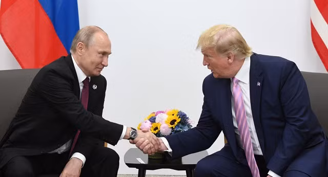 TT Putin và TT Trump (phải).