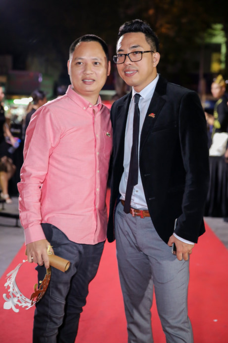 Vợ chồng Bình Minh tình cảm khi xuất hiện cùng dàn sao trên thảm đỏ - Ảnh 10 Vo chong Binh Minh tinh cam khi xuat hien cung dan sao tren tham do - Anh 10