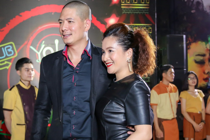 Vợ chồng Bình Minh tình cảm khi xuất hiện cùng dàn sao trên thảm đỏ