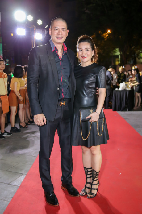 Vợ chồng Bình Minh tình cảm khi xuất hiện cùng dàn sao trên thảm đỏ - Ảnh 2 Vo chong Binh Minh tinh cam khi xuat hien cung dan sao tren tham do - Anh 2