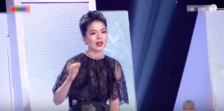 Ca si Ngoc Son lung tung, khong vung lap truong tren ghe nong - Anh 5