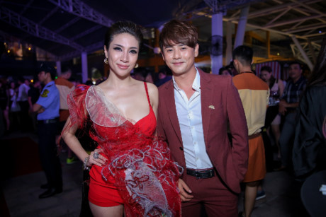 Vợ chồng Bình Minh tình cảm khi xuất hiện cùng dàn sao trên thảm đỏ - Ảnh 9 Vo chong Binh Minh tinh cam khi xuat hien cung dan sao tren tham do - Anh 9