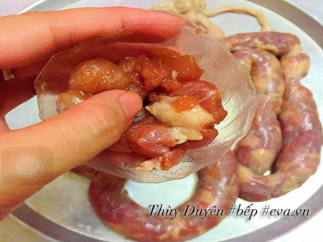 Tự làm lạp xưởng tươi ngon tại nhà - Ảnh 6 Tu lam lap xuong tuoi ngon tai nha - Anh 6