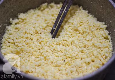 Lam banh ran luc lac nong hoi - mon banh dang 