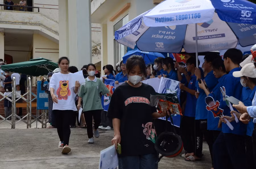 Nhiều thí sinh chia sẻ bất ngờ khi đề Ngữ văn năm nay vào tác phẩn Vợ nhặt.