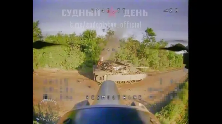 Video UAV hạ gục xe tăng Abrams trong đêm