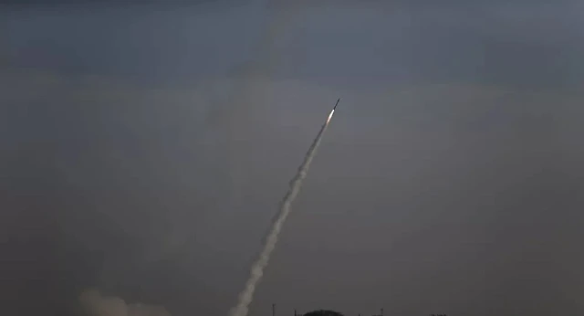 Israel báo động khi bị rocket tấn công