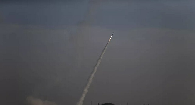 Israel báo động khi bị rocket tấn công