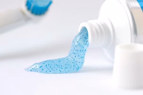 Kêu gọi cấm sử dụng “hạt vi nhựa” trong mỹ phẩm