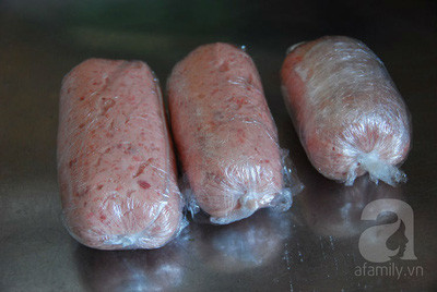 Đây là cách làm chả lụa không dùng hàn the mà vẫn giòn ngon tuyệt đối! ảnh 12 Đây là cách làm chả lụa không dùng hàn the mà vẫn giòn ngon tuyệt đối! ảnh 12