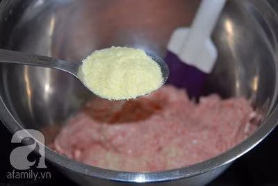 Đây là cách làm chả lụa không dùng hàn the mà vẫn giòn ngon tuyệt đối! ảnh 10