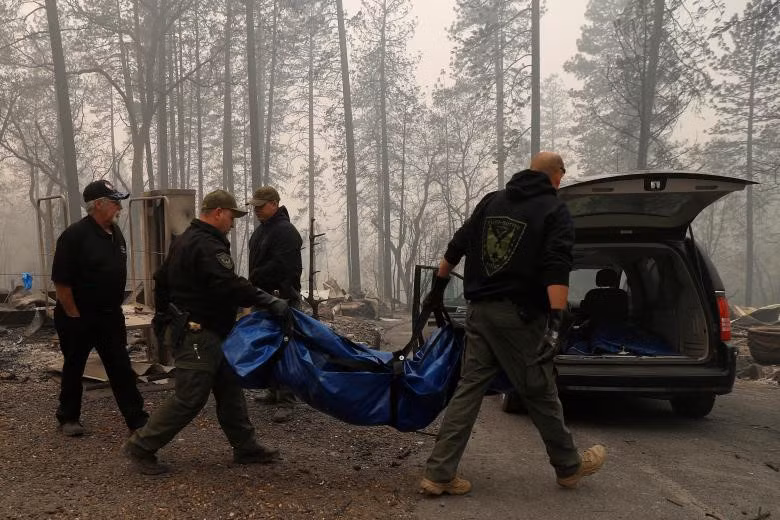 Con số người chết trên toàn bang California là 44 người. Camp là vụ cháy có số người thiệt mạng cao nhất từng được ghi nhận tại bang này từ trước đến nay. "Tôi thực sự hy vọng không phải đến đây mỗi đêm để thông báo về số người chết vẫn tiếp tục tăng cao", Cảnh sát trưởng hạt Butte, Kory Honea, nói tại cuộc họp báo tối 12/11. Ảnh: Reuters.