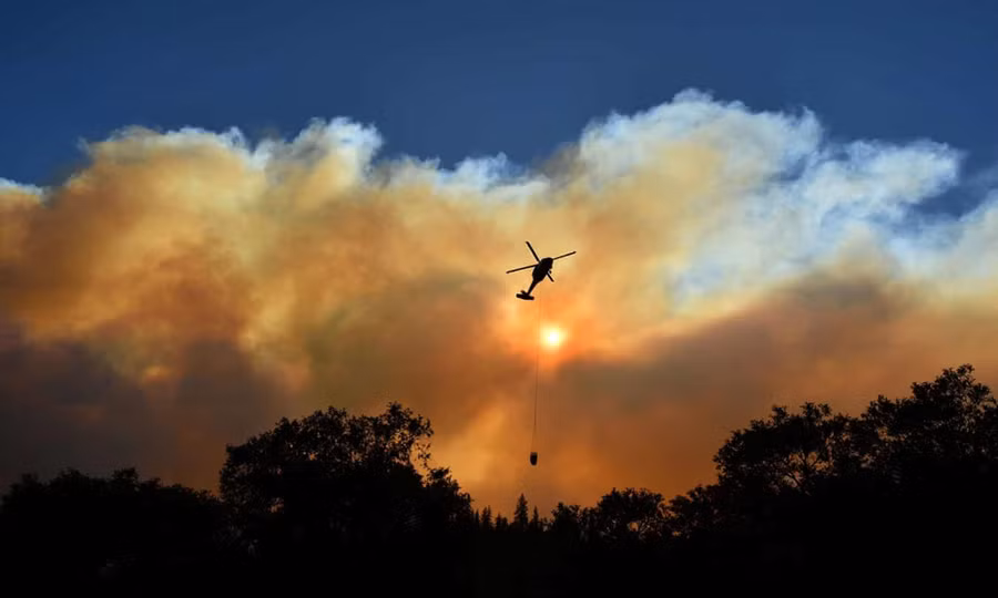 Vụ cháy rừng Camp đã thiêu rụi hơn 50.000 hecta đất và tàn phá toàn thị trấn Paradise (Thiên đường) tại hạt Butte, bang California, Mỹ. Cục Lâm nghiệp và Phòng chống cháy rừng California cho biết 30% đám cháy đã được kiểm soát nhưng ngọn lửa vẫn đang hoành hành ở vùng đồi và thung lũng phía tây thành phố Chico lân cận. Ảnh: AFP/Getty.