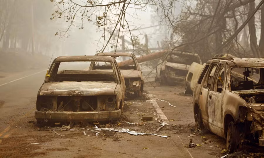 Theo Reuters, khoảng 228 người vẫn mất tích. Giới chức khuyến khích người thân và bạn bè nạn nhân liên lạc với các cơ sở lưu trú và tổng đài để cập nhật tin tức về những nạn nhân mới được tìm thấy. Ảnh: AFP/Getty.