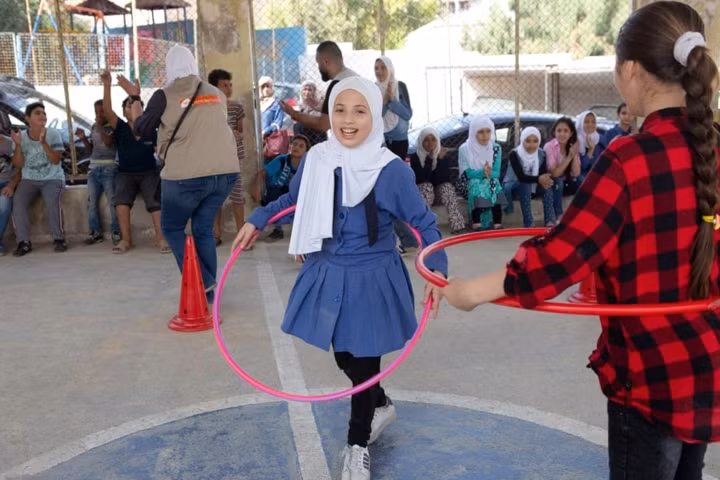 Trẻ em Syria và Jordan tham gia các hoạt động giải trí tại trung tâm giáo dục cộng đồng ở Zarqa, Jordan.