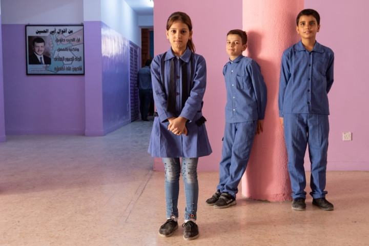 iện có 450.000 trẻ tị nạn Syria ở Lebanon và 240.000 trẻ tị nạn ở Jordan. iện có 450.000 trẻ tị nạn Syria ở Lebanon và 240.000 trẻ tị nạn ở Jordan.