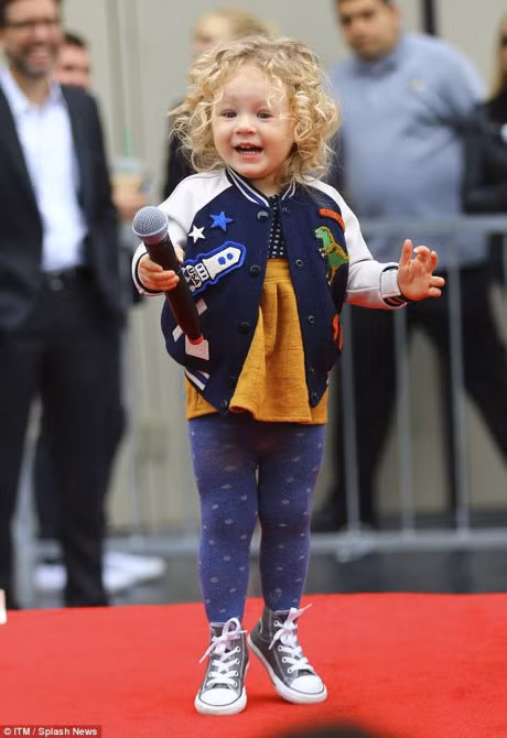 Cap doi trai tai gai sac nhat Hollywood lan dau khoe 