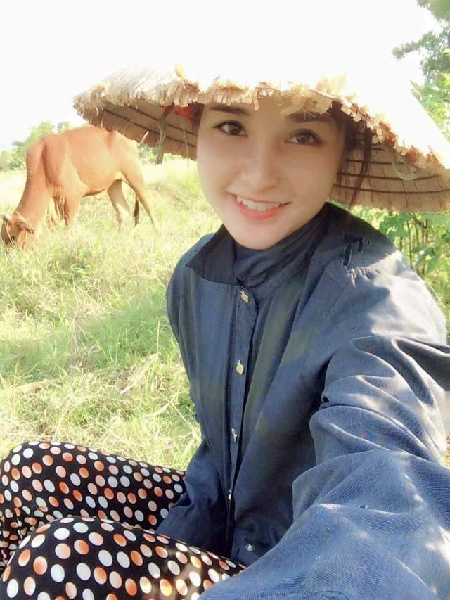 Xuất hiện “hot girl chăn bò” khiến dân mạng sôi sục ảnh 1 Xuất hiện “hot girl chăn bò” khiến dân mạng sôi sục ảnh 1