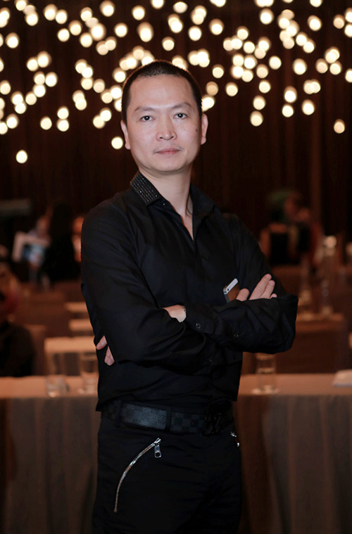 Hương Giang Idol mượn áo dài khoe vòng 1 căng tràn ảnh 9 Hương Giang Idol mượn áo dài khoe vòng 1 căng tràn - 9