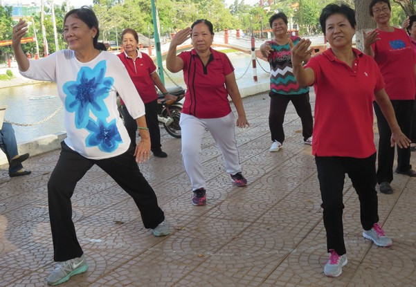 3 cách giúp giảm đau lưng ở người cao tuổi