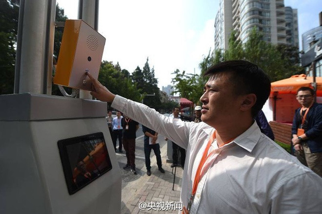 Trung Quốc lắp đèn đường phát sóng wifi ảnh 6