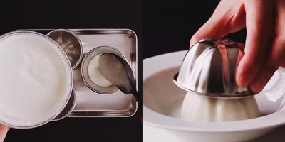 Đổ hỗn hợp ở bước 2 vào khuôn, để nguội rồi đặt vào tủ lạnh từ 2-3 giờ hoặc đến khi hỗn hợp đông là được.