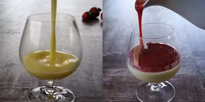 Rót hỗn hợp panna cotta ở bước 1 vào ly, cho vào tủ lạnh chờ đông trong 8 giờ đồng hồ. Khi panna cotta đã đông thì rưới hỗn hợp dâu tây vào nữa là được!