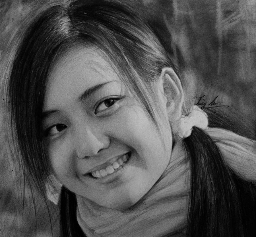 Trường Minh cho biết, 4 năm trước, khi là sinh viên ngành Cơ điện tử, ĐH Công nghiệp Thái Nguyên, anh bắt đầu yêu thích và tìm hiểu về bộ môn vẽ tranh bằng chất liệu than chì.