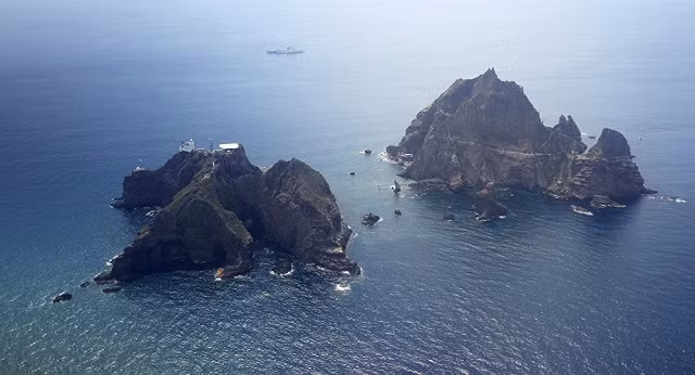 Nhóm đảo Nhật bản gọi là Takeshima và Hàn Quốc gọi là Dokdo