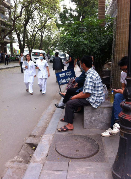 Bệnh viện Bạch Mai nơi có nhiều người làm nghề "ô sin bệnh viện"
