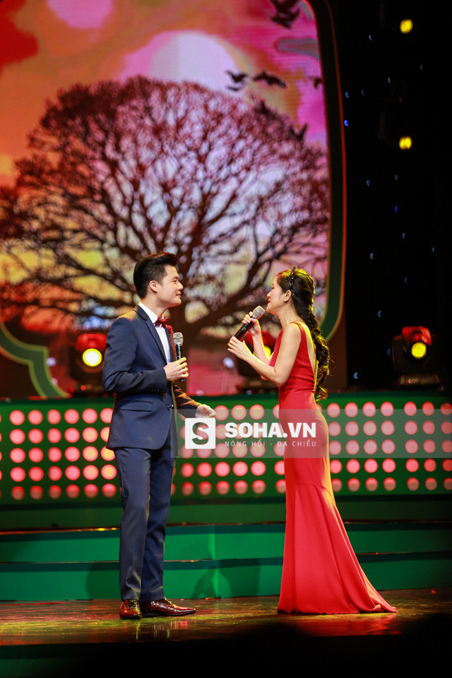 MC Phan Anh muốn tạm dừng công việc ảnh 10 Cặp song ca Hồng Nhung - Quang Dũng khiến cả khán phòng ngập tràn cảm xúc khi thể hiện các ca khúc của cố nhạc sĩ Trịnh Công Sơn.