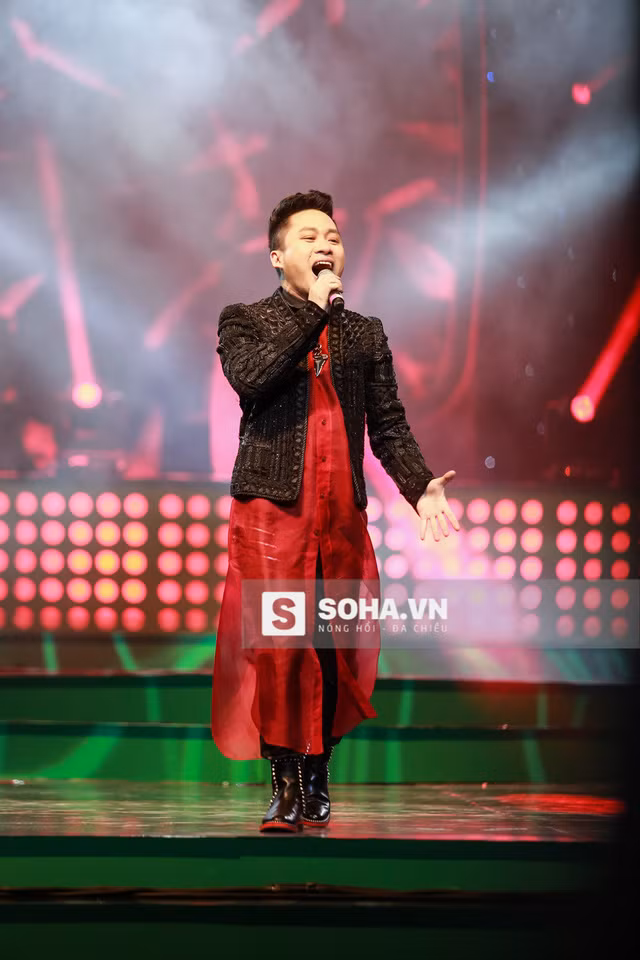  Xuất hiện trong chương trình, Tùng Dương vui vẻ chia sẻ với khán giả về việc mình được lên chức bố. Nam ca sĩ chinh phục khán giả bằng những ca khúc về tình yêu đất nước, tình mẫu tử. 