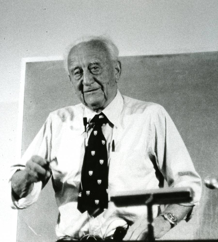 Cha đẻ của vitamin C là Albert Szent Gyorgyi de Nagyrapolt (1893-1986). Cha đẻ của vitamin C là Albert Szent Gyorgyi de Nagyrapolt (1893-1986).