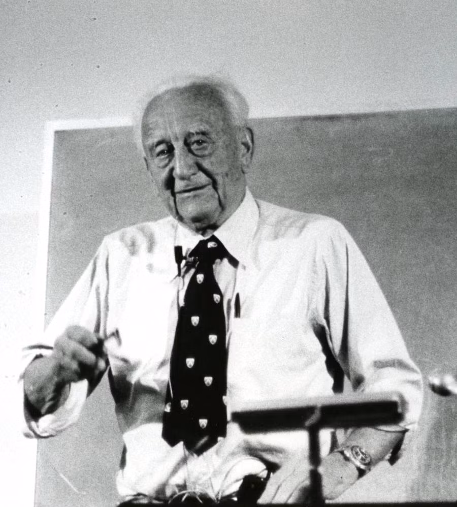 Cha đẻ của vitamin C là Albert Szent Gyorgyi de Nagyrapolt (1893-1986).