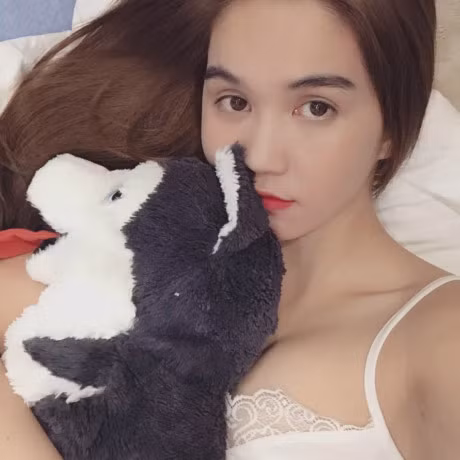 Ngoc Trinh dang yeu khi lam mat nung, Pham Huong quyen ru tro lai style 