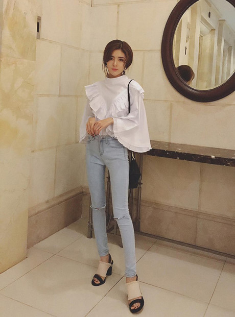 Thật kì lạ, sao Việt càng mặc kín đáo càng đẹp hút hồn! - Ảnh 2 That ki la, sao Viet cang mac kin dao cang dep hut hon! - Anh 2