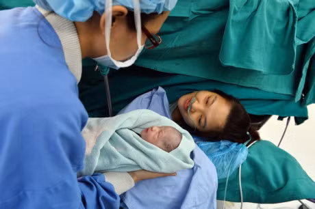 Sinh mo: Noi so hai lon nhat cua cac ba bau khi sinh mo la gi? - Anh 2