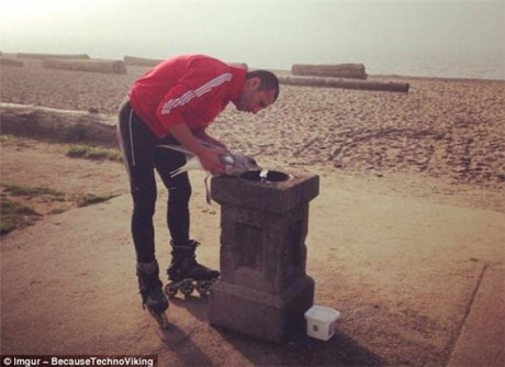 Những bức ảnh cảm động về lòng tốt khiến bao trái tim tan chảy - Ảnh 15 Nhung buc anh cam dong ve long tot khien bao trai tim tan chay - Anh 15