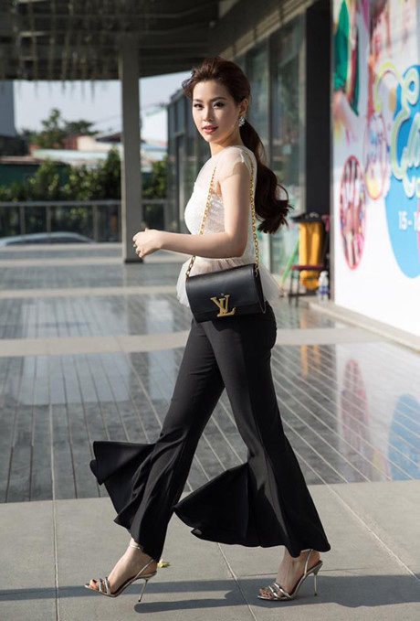 Thật kì lạ, sao Việt càng mặc kín đáo càng đẹp hút hồn! - Ảnh 12 That ki la, sao Viet cang mac kin dao cang dep hut hon! - Anh 12