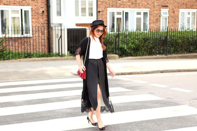 Sau khi tốt nghiệp đại học tại Anh, 9X trở về nước, phát triển sự nghiệp của mình. 9X Việt lọt top 200 nhà thiết kế trẻ xuất sắc nhất thế giới