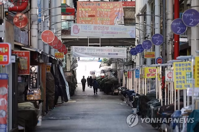 Công dân Hàn Quốc bị nhiều nước cấm nhập cảnh khi số ca nhiễm COVID-19 tăng nhanh