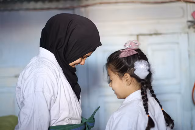 Unicef nói rằng hơn 2 triệu trẻ em ở Syria không được học hành và hơn 1,3 triệu có nguy cơ bỏ học. Trên khắp Syria, khoảng 40% trường học đã bị hư hại hoặc phá hủy do giao tranh.