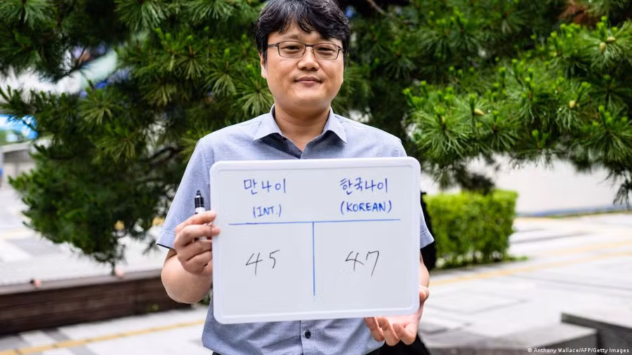 Một số người Hàn Quốc có số tuổi giảm đi 2.