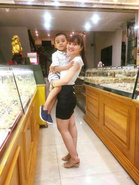 Thời gian cũng phải giật mình trước nhan sắc trẻ trung của bà mẹ 2 con U40 mà nhìn như 16 tuổi - Ảnh 2 Thoi gian cung phai giat minh truoc nhan sac tre trung cua ba me 2 con U40 ma nhin nhu 16 tuoi - Anh 2