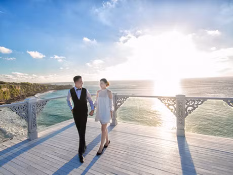 Chu re 9x dap ong heo dua co dau di chup anh cuoi tai Bali - Anh 1