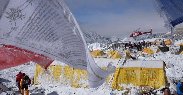 Tìm thấy cả trăm thi thể người leo núi bị tuyết vùi ở Nepal ảnh 1