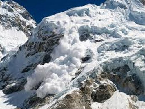 Tìm thấy cả trăm thi thể người leo núi bị tuyết vùi ở Nepal