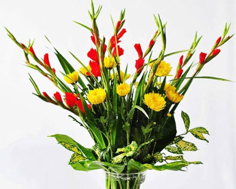 Cắm hoa Tết: Cách cắm hoa lay ơn đẹp ngày Tết - Ảnh 8 Cam hoa Tet: Cach cam hoa lay on dep ngay Tet - Anh 8